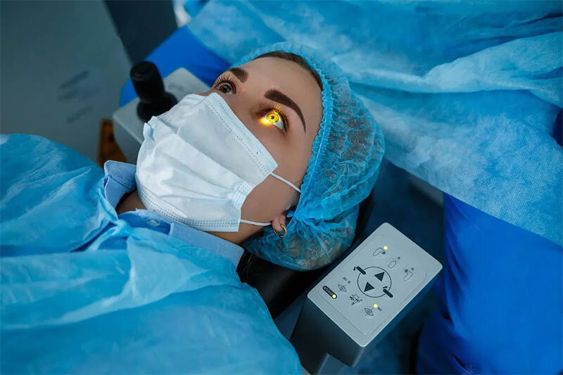 عمل لیزیک چشم در گیلان | اصلاح دید بدون عینک با تکنیک‌های روز