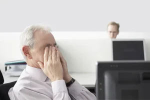 بررسی خشکی چشم ناشی از استفاده طولانی از کامپیوتر در آستانه اشرفیه